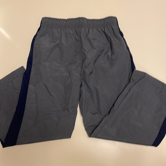 2 Boys pants size 5-7 $15 - Picture 4 of 8